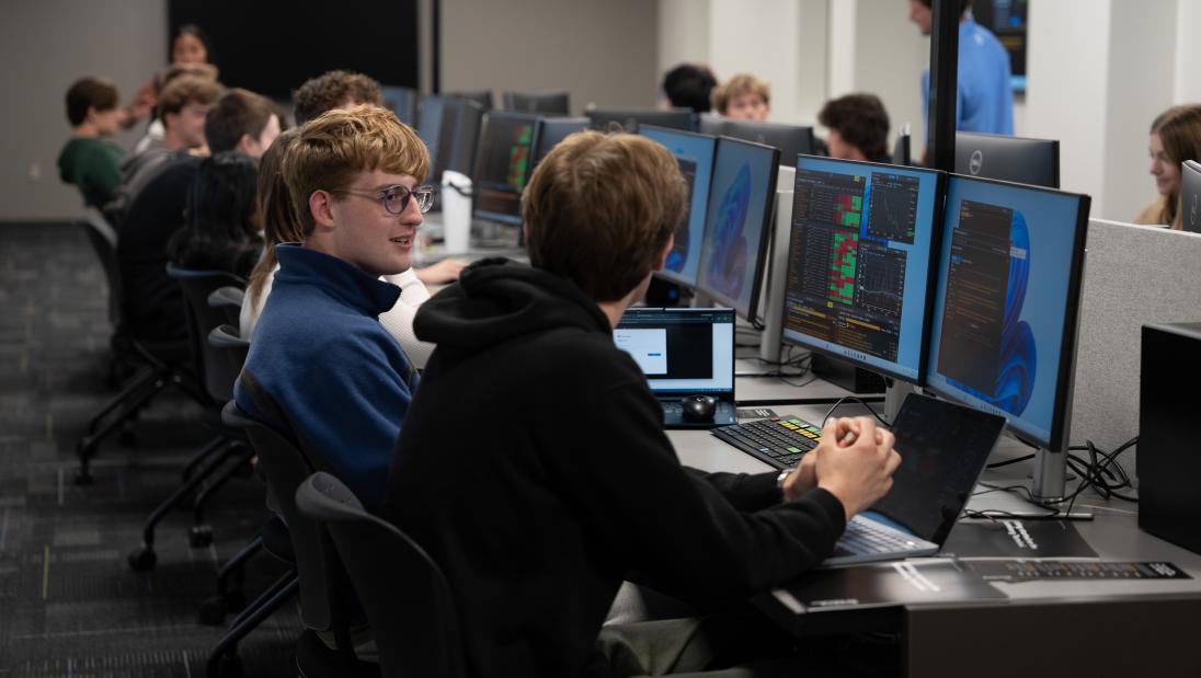 Students using the Bloomberg terminals 
