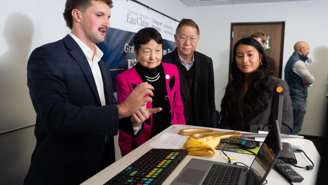 group talking in the Lau finance lab 