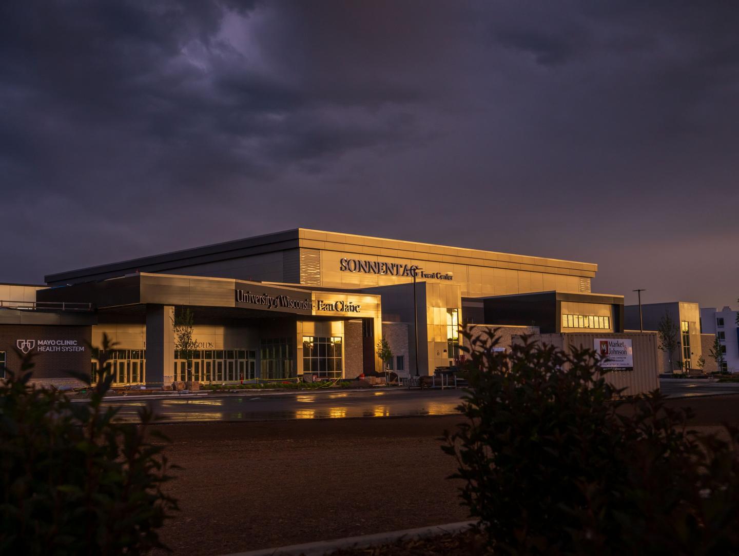 Sonnentag Center, after thunderstorm, dark clouds in the sky