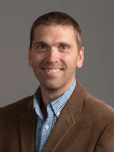 Headshot of R. Lodge