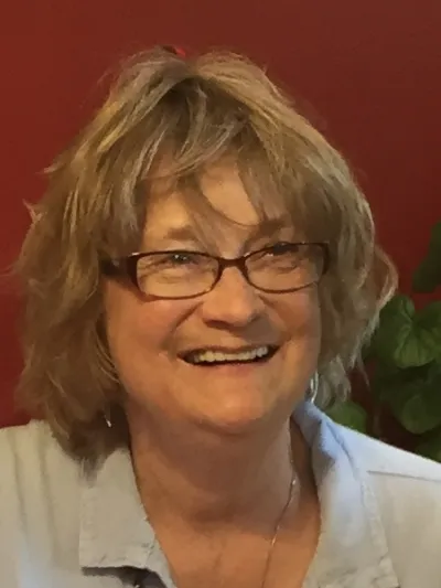 Carolyn Hopp Headshot