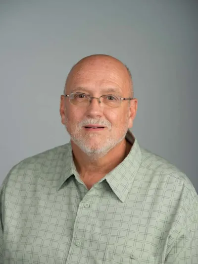 Headshot Robert Bell