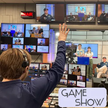 The director of Gameshow counting down the start of the show.