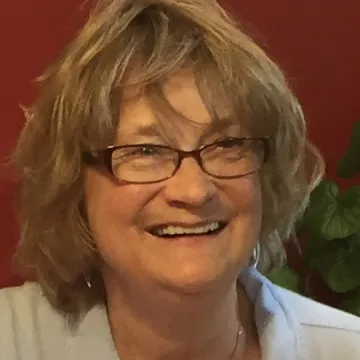 Carolyn Hopp Headshot