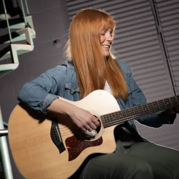 Guitarist backstage of the Riverside Theatre