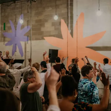 Choir singing with a crowd