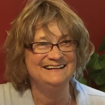 Carolyn Hopp Headshot