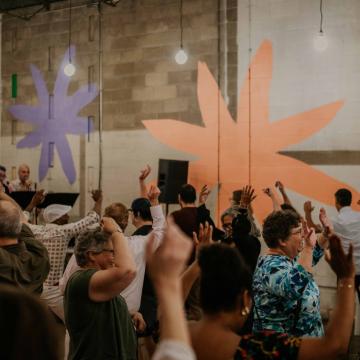 Choir singing with a crowd