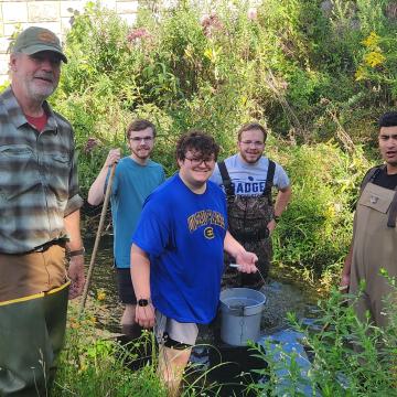 Honors students join Todd Wellnitz to learn about worlds of water