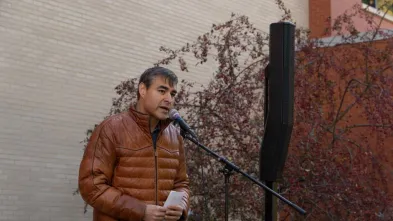 Dr. Brian McInnes speaks into a microphone at an event.