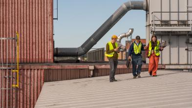 Students and Crispin Pierce on roof of Banbury