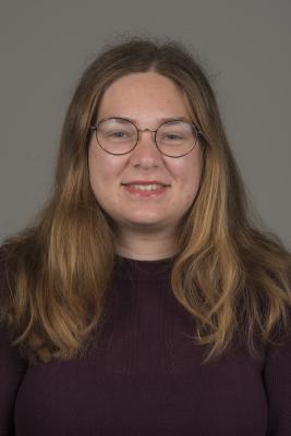 Professional portrait of Anna Dresnack
