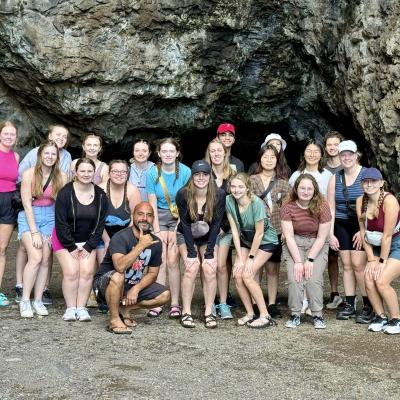 Winterim immersion group shot in Hawaii on the beach 