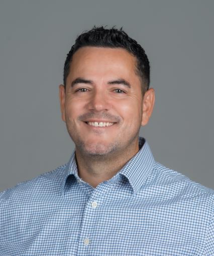 Headshot Professor Rojas