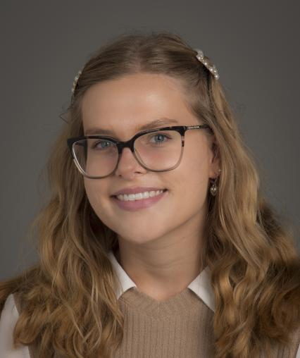 Professional portrait of Samantha Lorenz