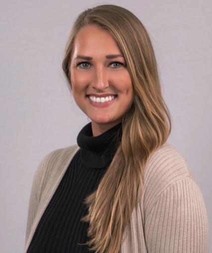 Professional portrait of Lauren Novak