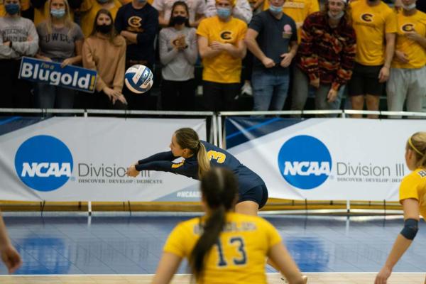 Volleyball game, Blugolds in national championship
