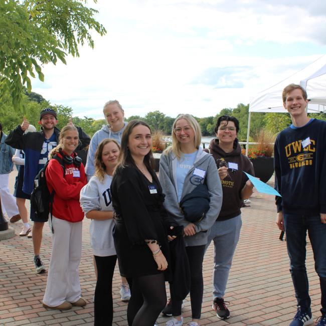 Honors students congregate at the annual welcome back picnic