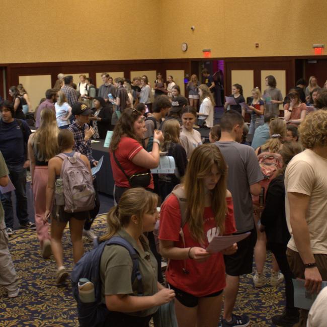 Honors students gather at course preview night