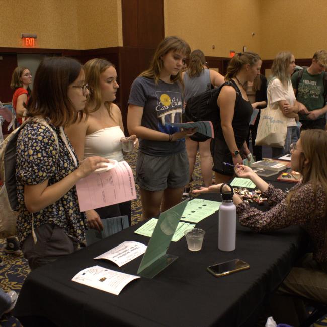 Honors students gather at course preview night