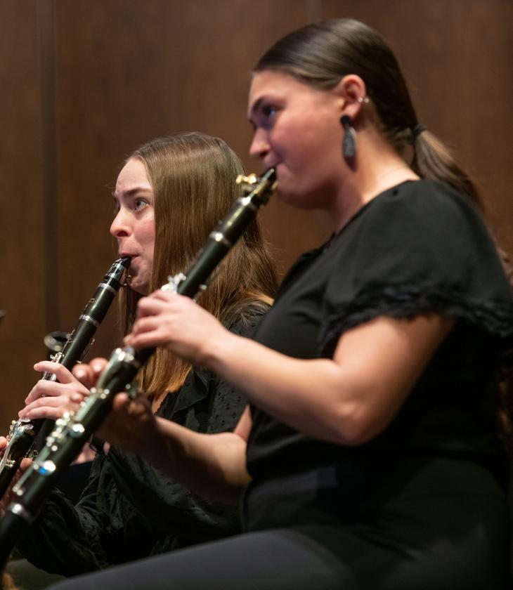clarinet players in rehearsal