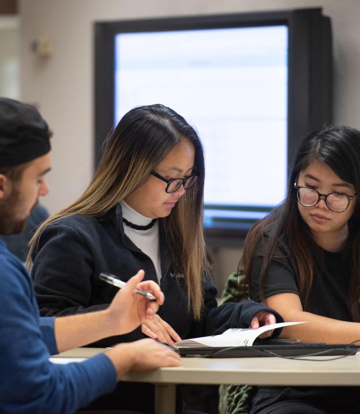 Supply Chain Management Students compete in the SAP business simulation game.
