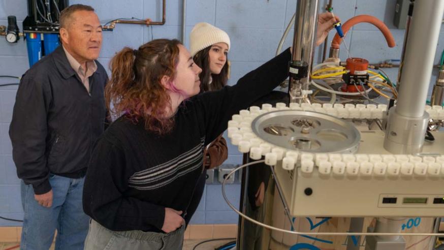 Chemistry faculty overseeing students in lab 