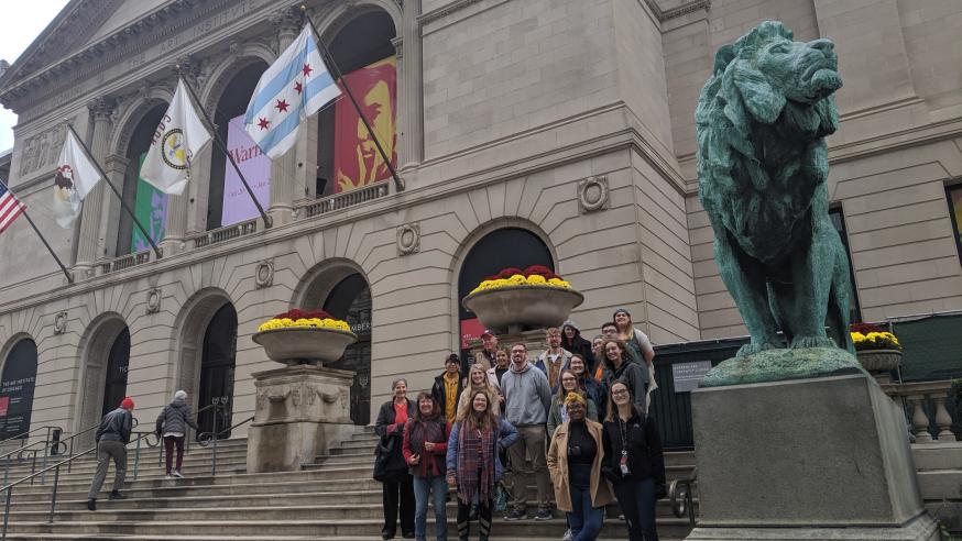 Art students in Chicago at the art museum 
