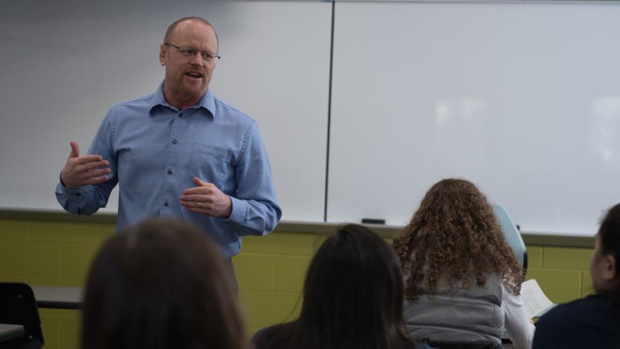 Doug Matthews teaching in a psychology classroom