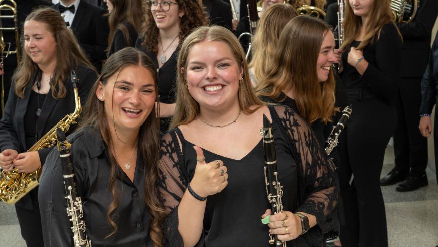 two female clarinet students
