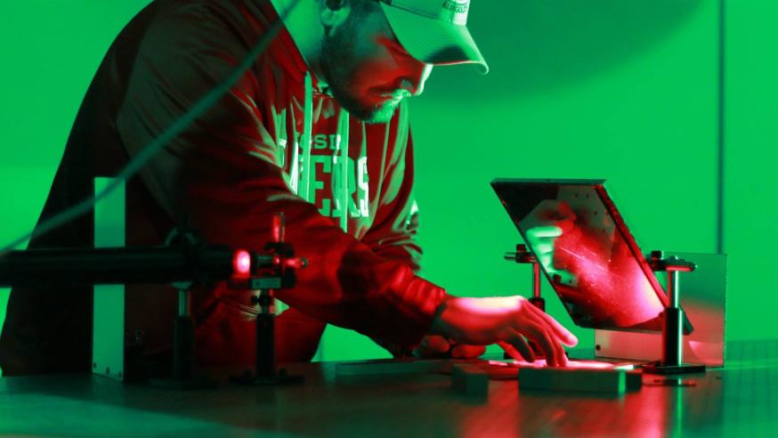 Equipment being used in physics experiment, green and red light
