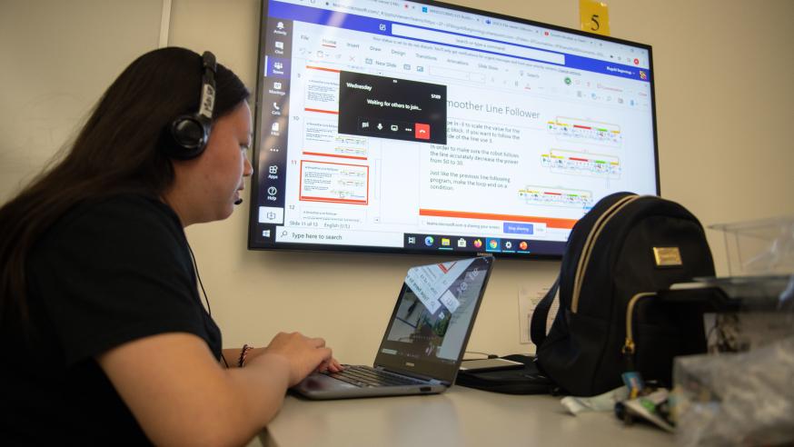 student teaching robotics camp online