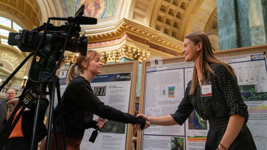 geology student at Rotunda research day 2023