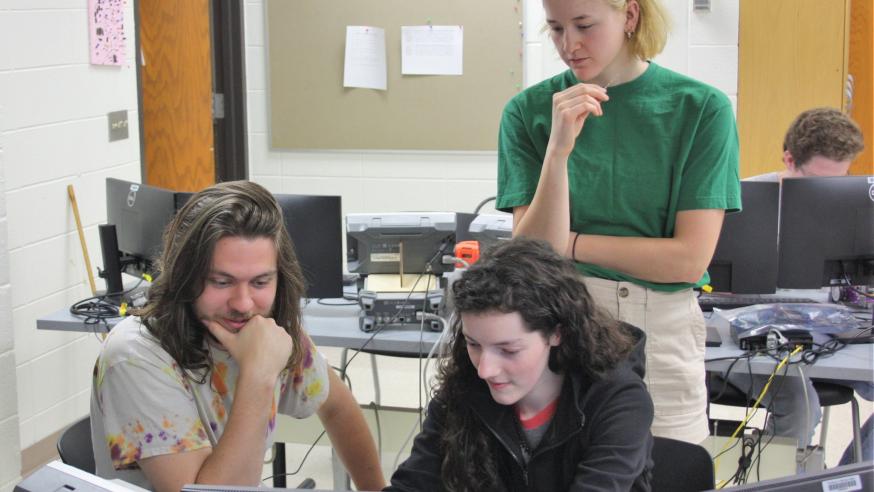 students at computers in physics class 