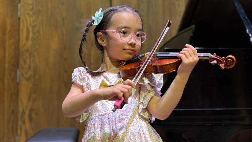 Sunny Strings Violinist