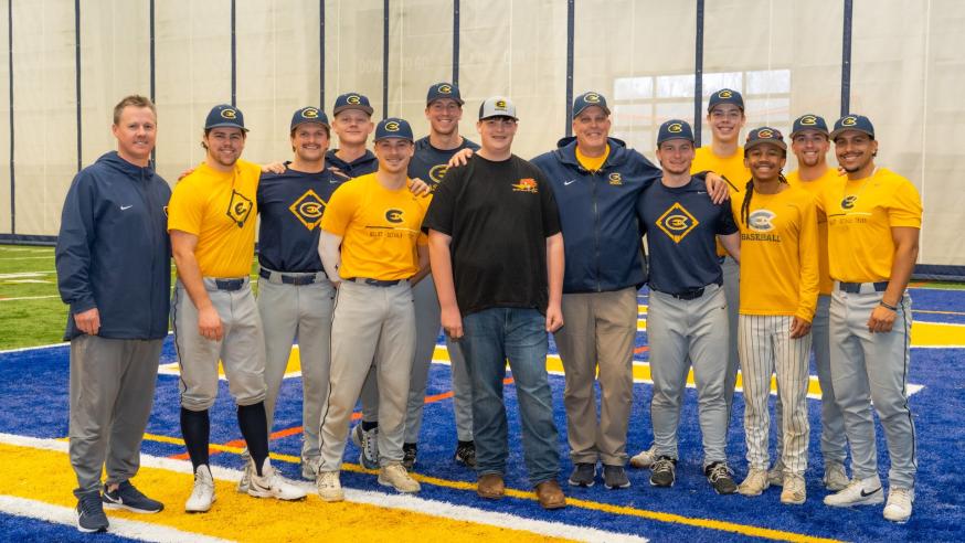 Kaden Gulich poses with UW-Eau Claire baseball team