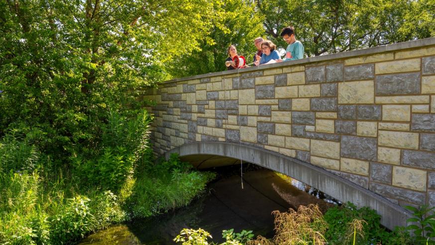 Groundwater education workshop bridge water depth Sarah Vitale