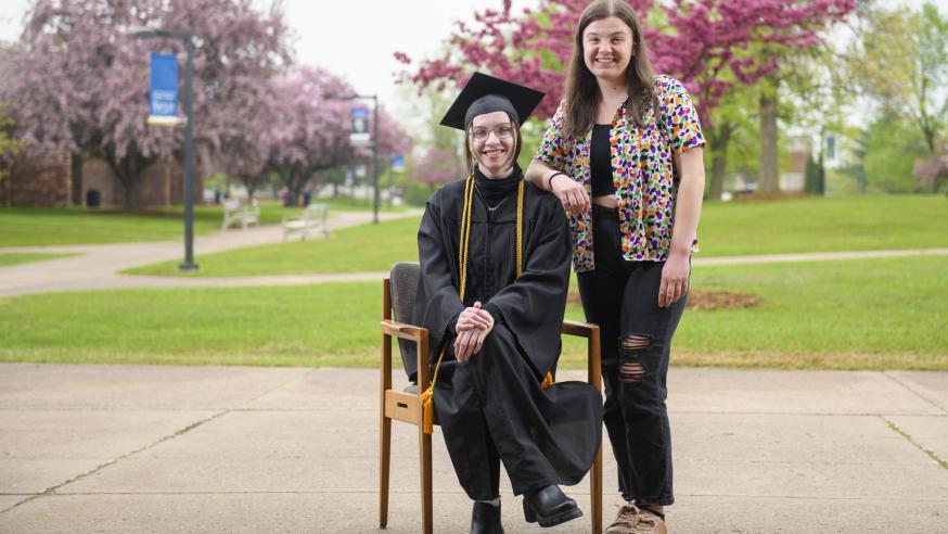 Taylor and Taryn Maki