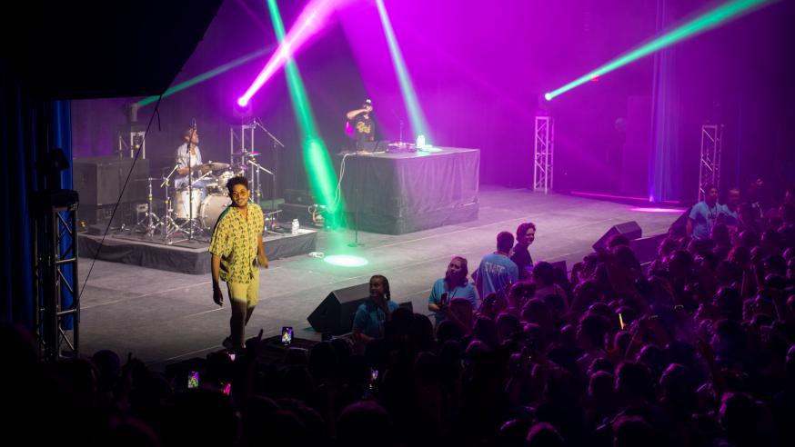 Hip hop singer Bryce Vine playing a 2022 concert in Zorn Arena