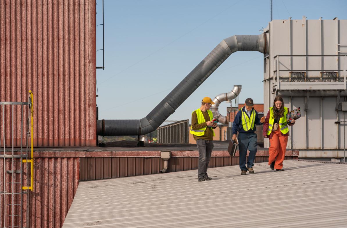 Students and Crispin Pierce on roof of Banbury 