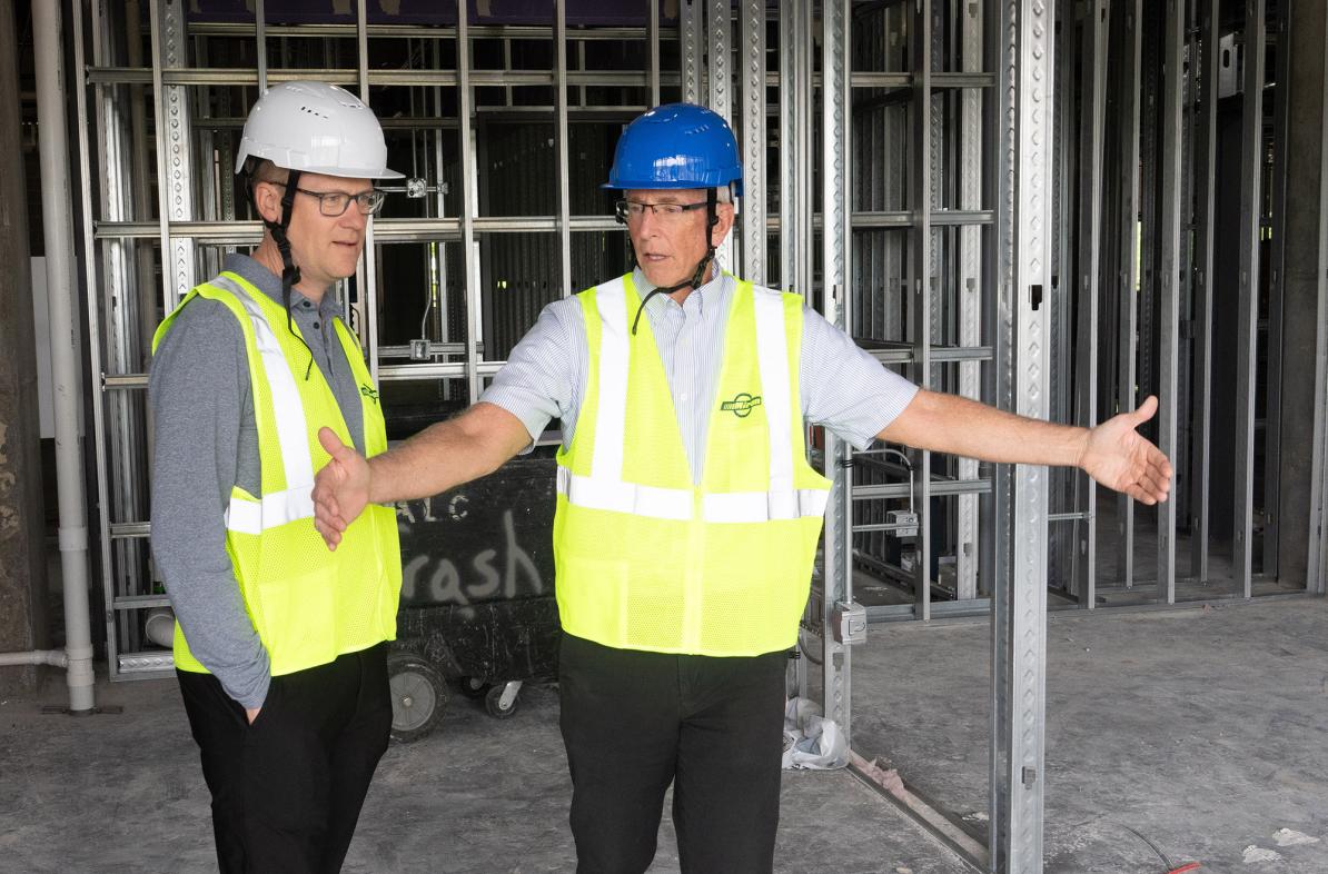 Dr. Tim Nelson and Interim Chancellor Michael Carney touring the Science and Health Sciences Building at UW-Eau Claire