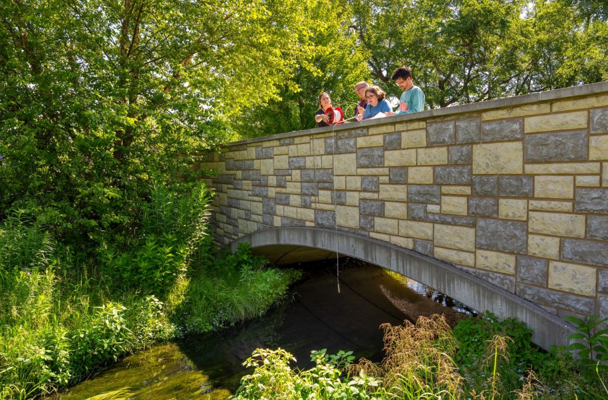 Groundwater education workshop bridge water depth Sarah Vitale