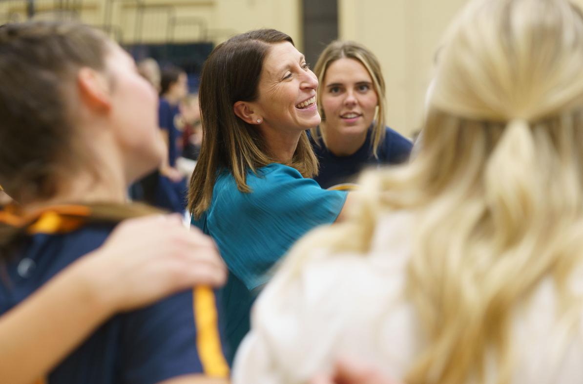 Kim Wudi UW-Eau Claire volleyball head coach huddle