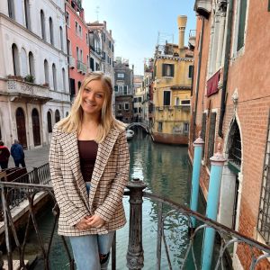'23 Italy study abroad marketing analytics major Allison Lundeen